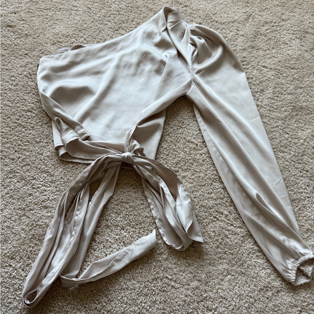 REVOLVE SUPERDOWN One shoulder cream tie top